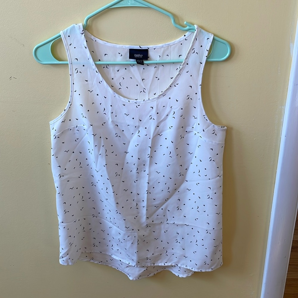 Sleeveless shirt